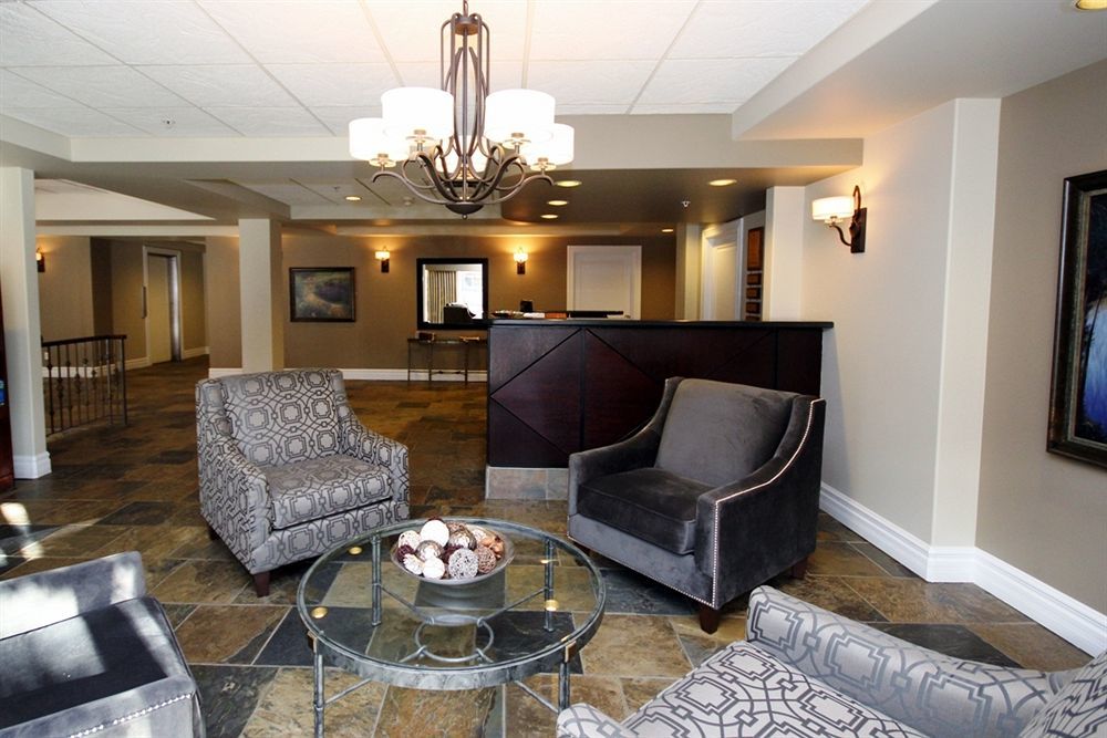 Canterra Suites Hotel Эдмонтон Экстерьер фото